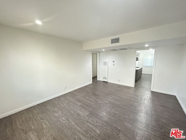 Photo - 10231 Darby Ave