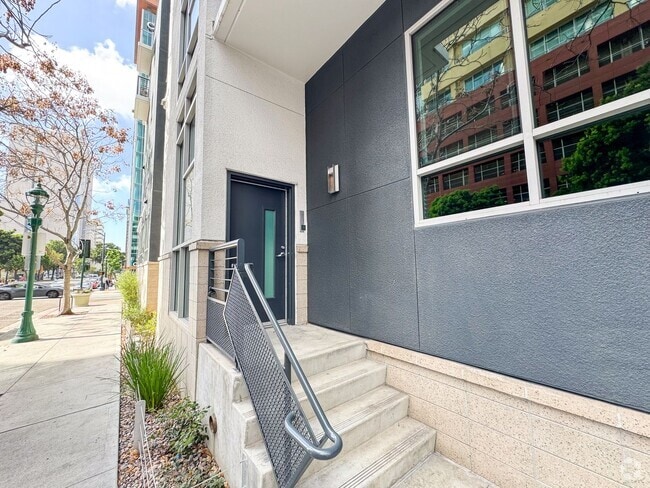 Building Photo - Little Italy Updated Townhome Style 2Bed 2...