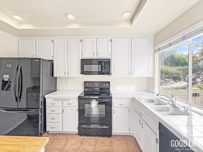 Photo - Beautiful 2B/2BA Townhouse with Attached 2...