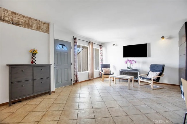 Photo - 18521 Mayall St