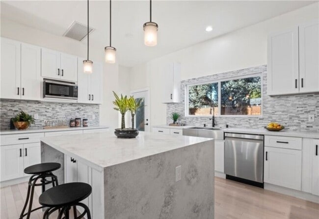 Photo - 17601 Rhoda St