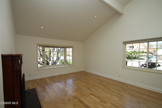 Photo - 186 Poplar Crest Ave