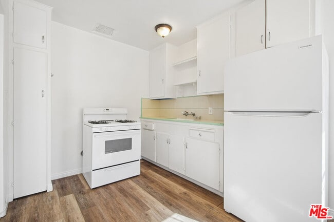 Photo - 4951 Cahuenga Blvd Unit 4951A