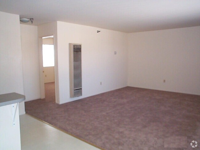 Building Photo - 13816 Hawthorne Way Unit c Rental
