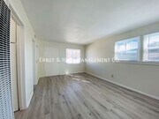 Photo - 1442 E 4th St