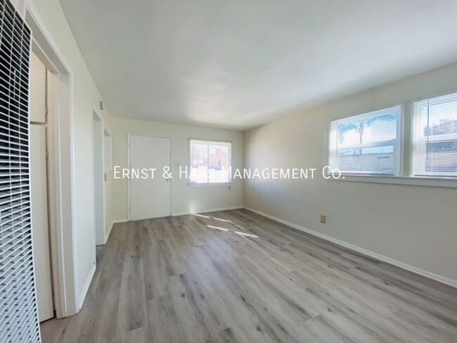 Photo - 1442 E 4th St