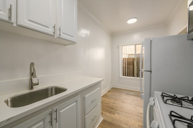 Photo - 1317 N Bronson Ave Unit 101