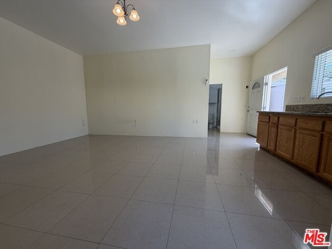 Photo - 14213 Califa St