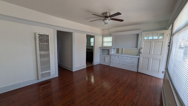 Spacious 1 Bedroom in Long Beach !!! - Spacious 1 Bedroom in Long Beach !!! Unit 431 1/2