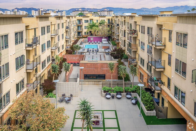 Building Photo - 5600 Wilshire Rental