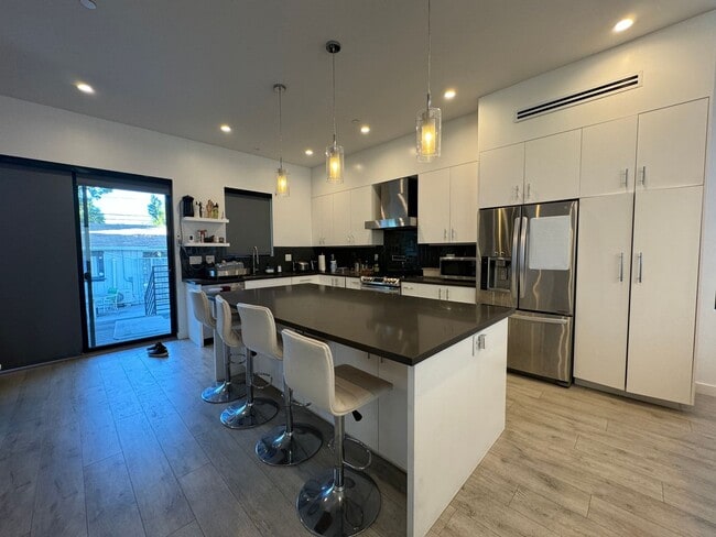 Photo - Five Bedroom/Four Bathroom Luxury House in Koreatown