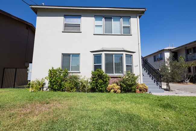 Building Photo - 533 E Chevy Chase Dr Unit 1