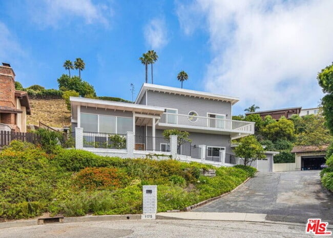 Building Photo - 1175 Las Pulgas Pl