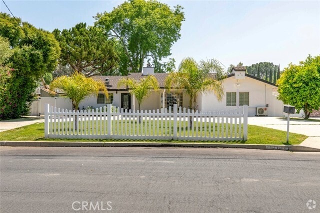 Building Photo - 17648 Raymer St Rental