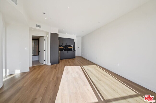 Photo - 1110 Spaulding Ave Unit PH6