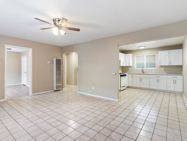 Building Photo - 1050 Gaviota Ave