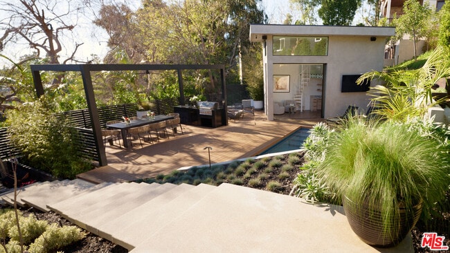 Photo - 2309 Hollyridge Dr