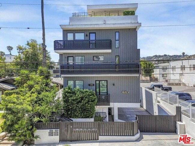 Photo - 1445 1/4 N Martel Ave Townhome