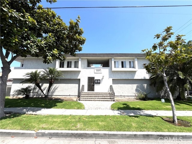 Photo - 4307 W 142nd St Apartment Unit 5