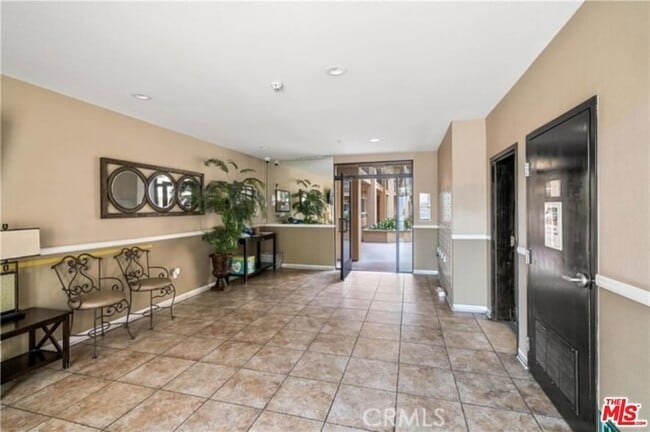 Photo - 1401 S St Andrews Pl Unit 103