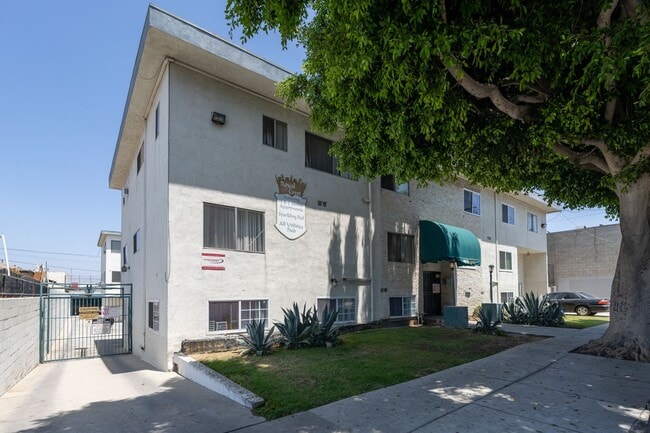 Building Photo - 4011 W. 129th Street Rental