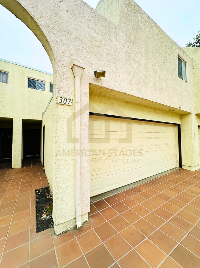 Photo - 307 N M St Townhome