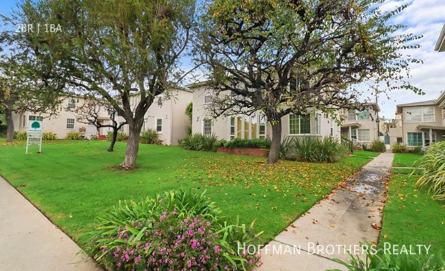 Building Photo - 1121 26th St Unit 3