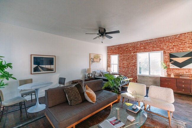 Photo - Larchmont Villas