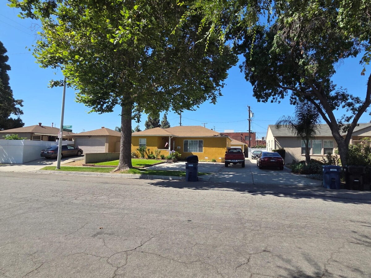 Photo - 9548 Claymore St House