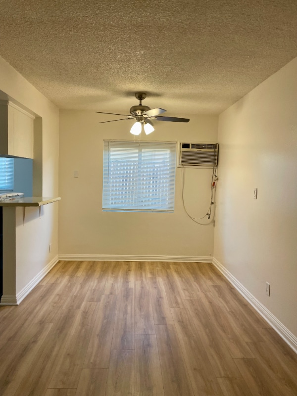 Photo - 12414 Dunrobin Ave Unit 4