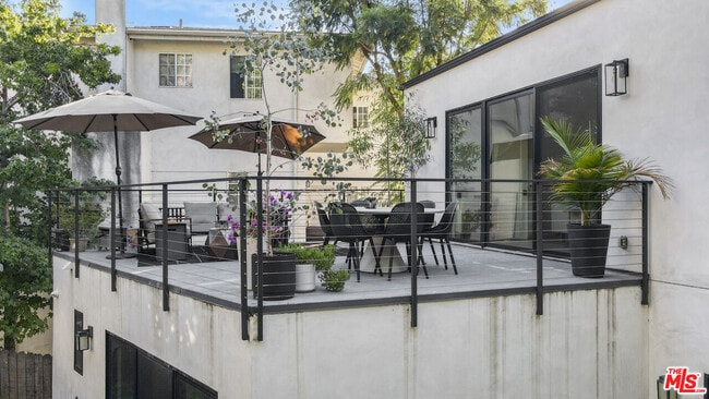 Photo - 4852 Seldner St E