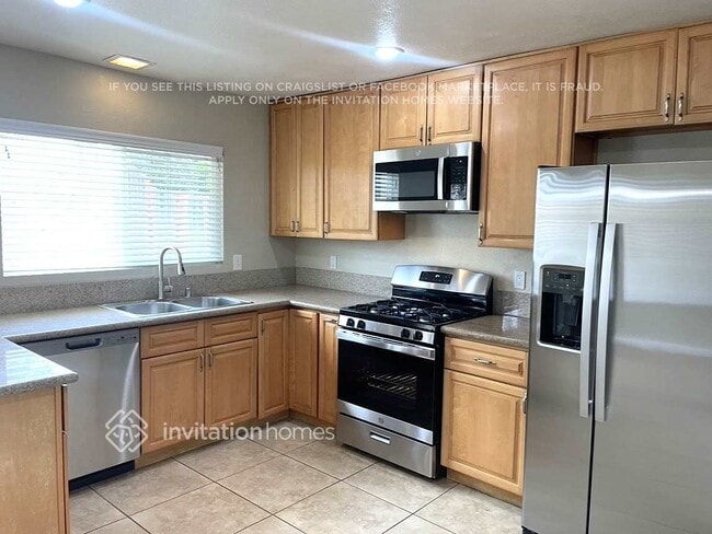 Photo - 985 W Johnston St