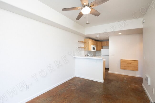 Building Photo - 1BR in Pacific Beach with Unique Concrete ... Unit B