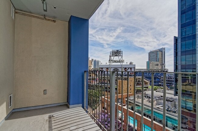 Modern Elegance Meets Iconic Views – Luxur... - Modern Elegance Meets Iconic Views – Luxur... House