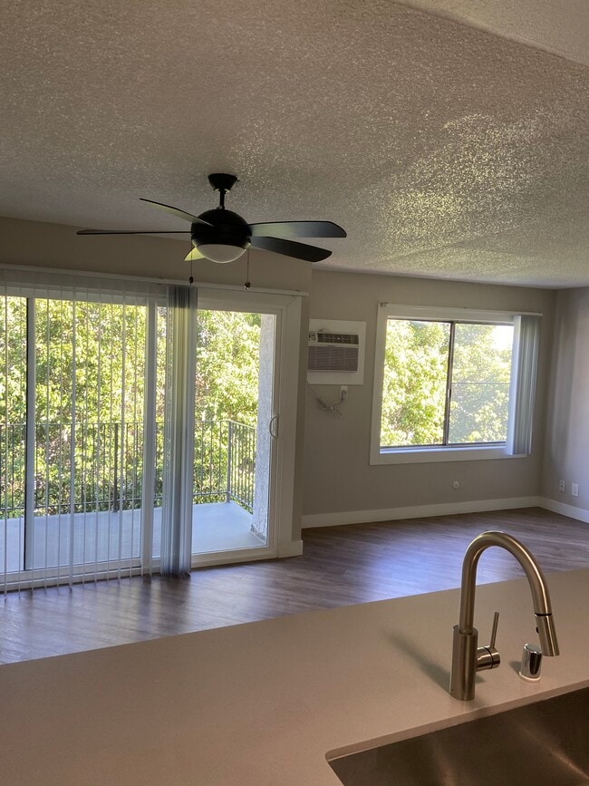 Photo - 1234 N Edgemont St