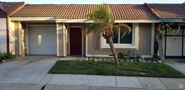 Just Remodelled. 3 Bedroom / 2 Bath. In a A Gated Complex Near CalPoly Pomona. - 1804 Club Dr Rental