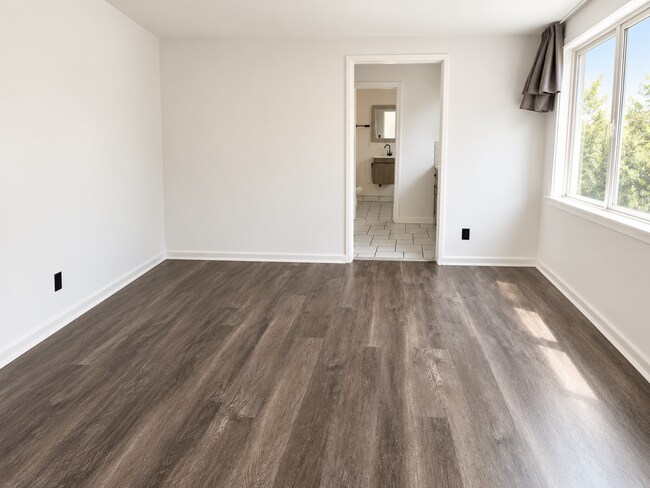 Building Photo - 821 S Grevillea Ave Unit D