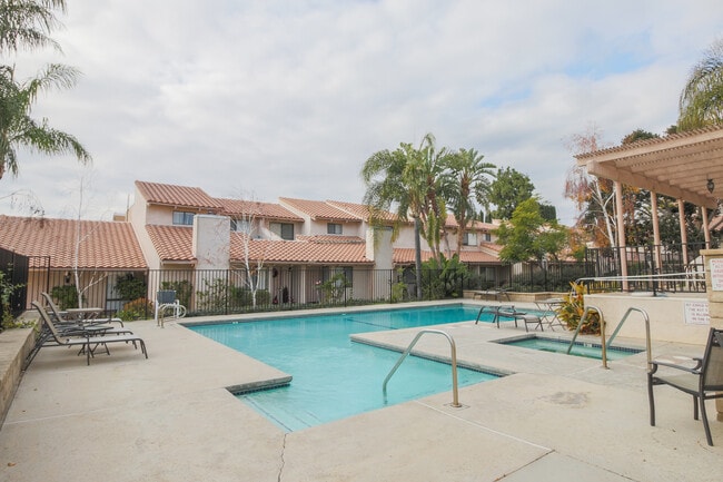 Photo - Beautiful Tri-Level 2BD + BONUS ROOM 3BA T...