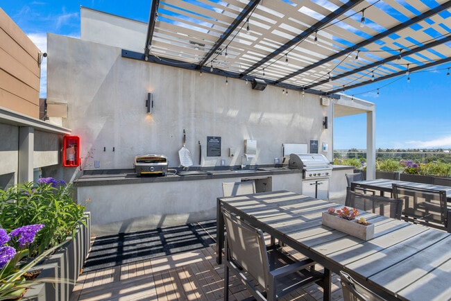 Rooftop BBQ & Pizza Oven - R3 by CLG