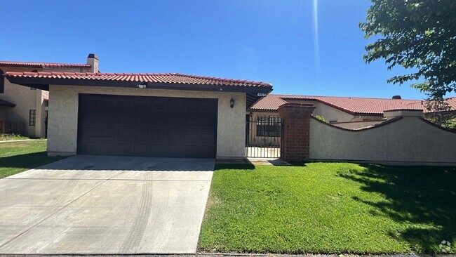 Building Photo - (APPLICATION PENDING) Beautiful East Lanca... Rental