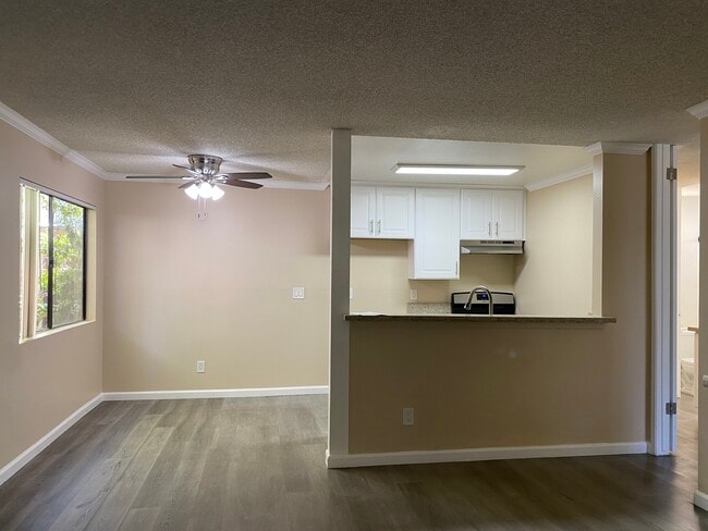 Dining area and kitchen - Bay Timbers Apartments