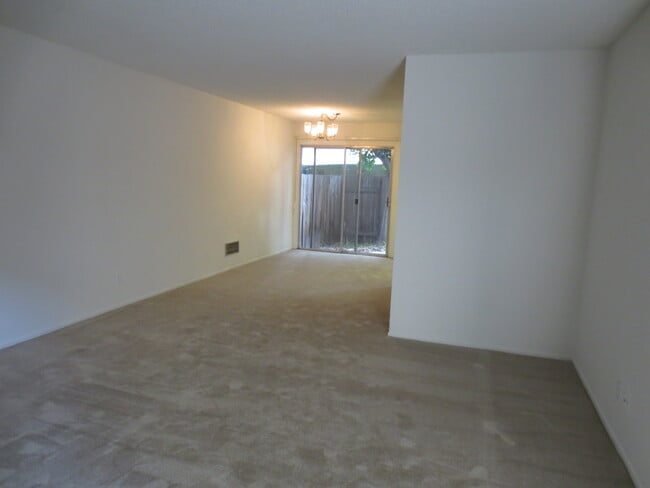 Photo - 2220 Huntington Ln Unit 3