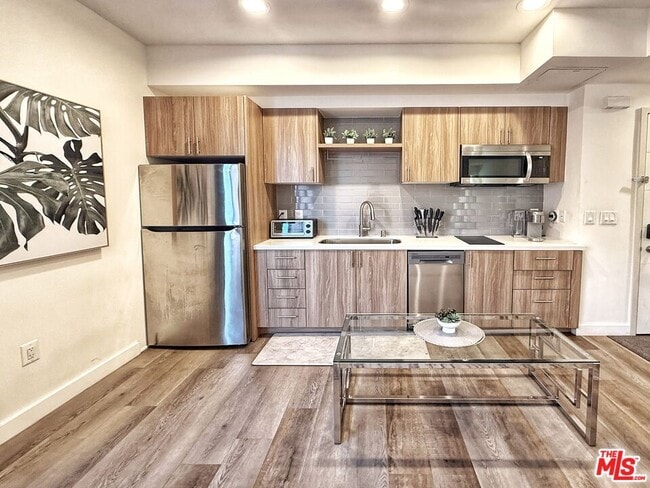 Building Photo - 723 S St Andrews Pl Unit 501