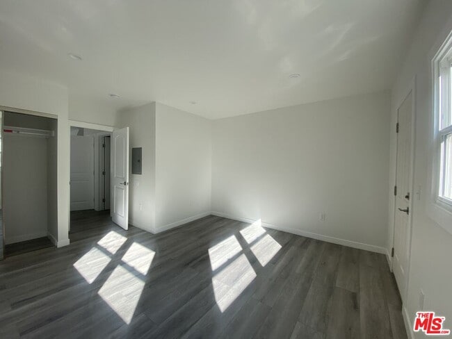 Photo - 142 Douglas St