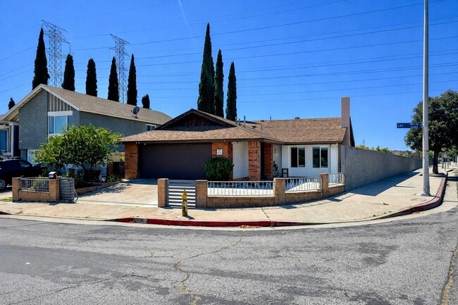 Photo - 11493 Lev Ave