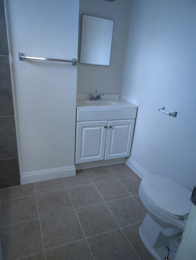 Photo - 950 S Thompson St