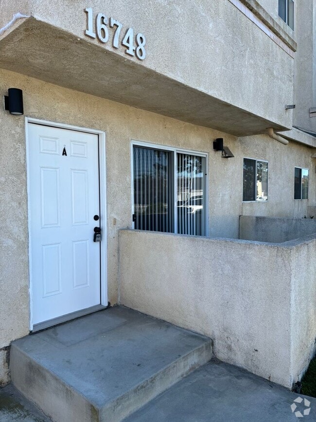 Building Photo - 16748 Hoskins Lane Unit 1 Rental