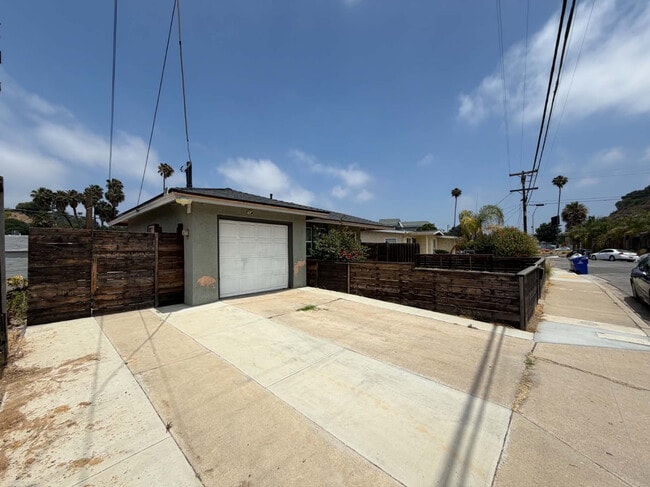 Photo - 6082 Rock St