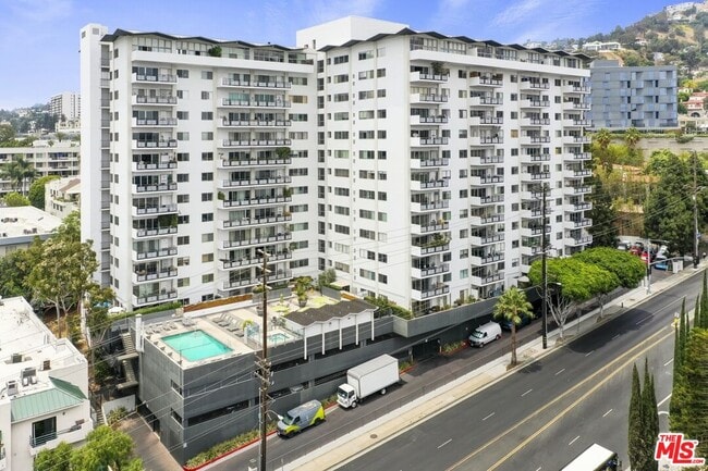 Building Photo - 1155 N La Cienega Blvd Unit 306