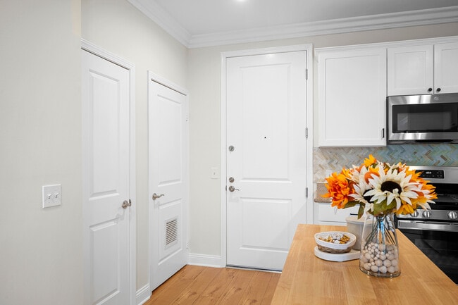 Photo - 6938 Laurel Canyon Blvd Unit 101